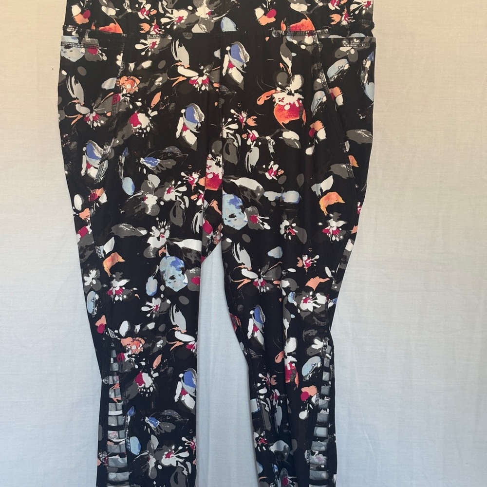 Livi Active Capri Leggings